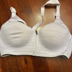 Victoria Secret Sport Bra Pale Purple Front zip and close Racerback Sz 38C